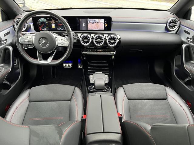 Mercedes-Benz CLA-KLASSE Shooting Brake 180 d Business Solution AMG Pano Elc Stoel Sfeerve