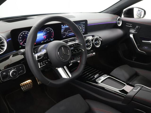 Mercedes-Benz CLA-KLASSE 180 Business Solution AMG | Night | Panoramadak | Memory stoelen | Head-up display | Sfeerverlichting | 360 camera |