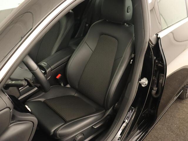 Mercedes-Benz CLA-KLASSE Shooting Brake 250 e AMG Line | Half Leder | Carplay | Stoelverwarming | Camera | LED | Navigatie | Adaptive Cruise