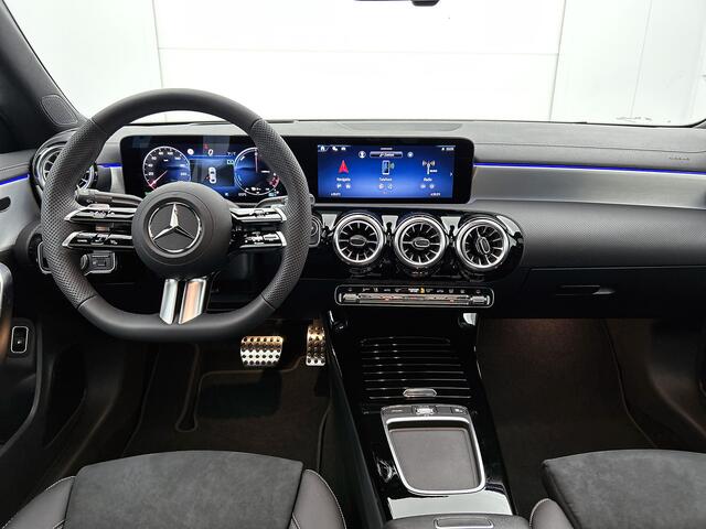 Mercedes-Benz CLA-KLASSE 250 e Business Solution AMG | AMG Line Plus Pakket | Antidiefstalpakket GUARD 360° Plus | Smartphone-integratie | Panoramaschuifdak | 19" AMG velgen | Head-up display | MULTIBEAM LED |