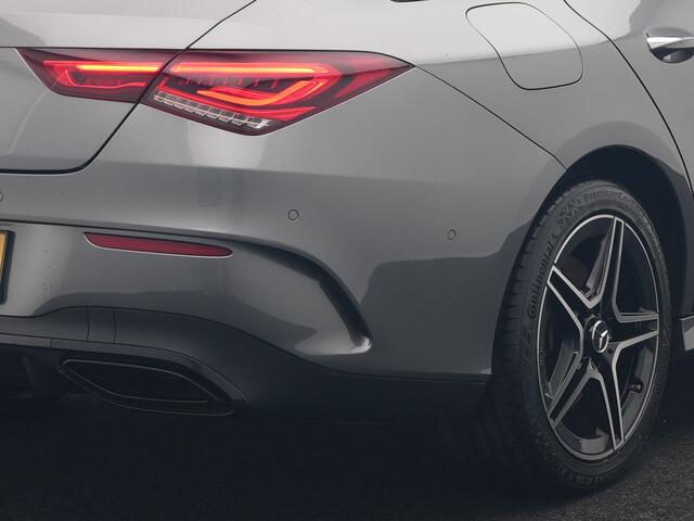 Mercedes-Benz CLA-KLASSE Shooting Brake 250 e AMG Plug In Hybrid 218pk Dealer O.H PHEV | Trekhaak Af Fabriek | Panodak | Burmester Sound | Adaptive Cruise | Alcantara Sportstoelen Verwarmd | Sfeerverlichting | WideScreen | Navigatie |