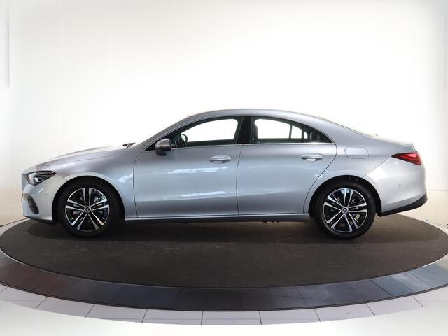 Mercedes-Benz CLA-KLASSE 180 Star Edition LIMITED | Stoelverwarming | Achteruitrijcamera | LED koplampen | MBUX |
