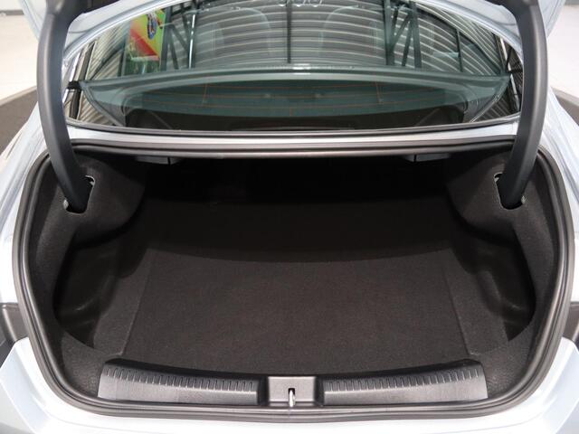 Mercedes-Benz CLA-KLASSE 180 Star Edition LIMITED | Stoelverwarming | Achteruitrijcamera | LED koplampen | MBUX |