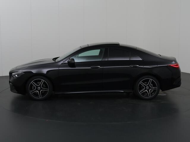 Mercedes-Benz CLA-KLASSE 180 Star Edition AMG NIGHT | Panoramadak | Sfeerverlichting | Achteruitrijcamera | Stoelverwarming | Night Pakket |