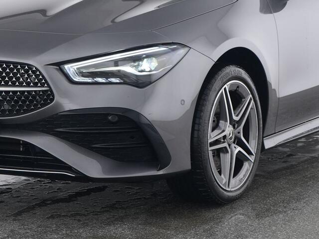Mercedes-Benz CLA-KLASSE Shooting Brake 250 e AMG Plug-In Hybride AMG Line | Panorama Schuif-Kanteldak | Trekhaak | Sfeerverlichting | Dodehoek Assist | Stuur en Stoelverwaming. Inclusief 24 maanden MB Certified garantie voor Europa.