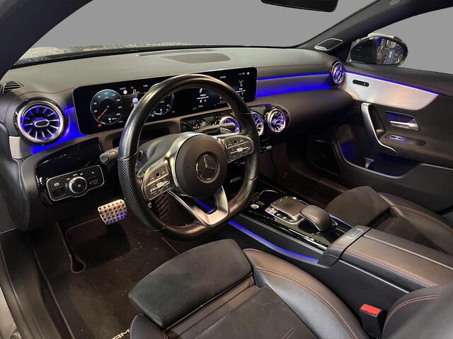 Mercedes-Benz CLA-KLASSE 220 4MATIC Premium Plus, AMG, Panoramadak, Burmester, Sfeerverlichting, Alcantara,