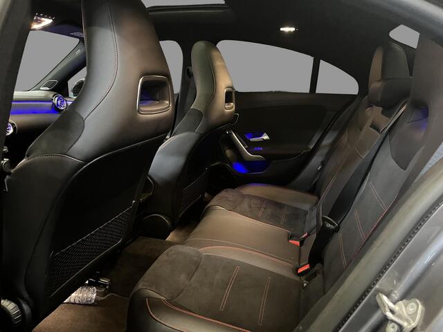 Mercedes-Benz CLA-KLASSE 220 4MATIC Premium Plus, AMG, Panoramadak, Burmester, Sfeerverlichting, Alcantara,
