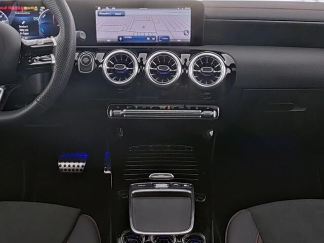 Mercedes-Benz CLA-KLASSE Shooting Brake 250 e AMG Plug-In Hybride Edition AMG Line | Panorama Schuf-Kanteldak | Night Pakket Trekhaak | 19 Inch AMG Velgen | Stuur en Stoelverwarming. Inclusief 48 maanden MB Certified garantie voor Europa.