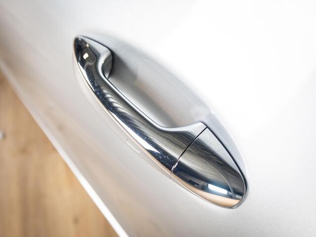 Mercedes-Benz CLA-KLASSE Coupé 180 Star Edition AMG Line Panorama dak