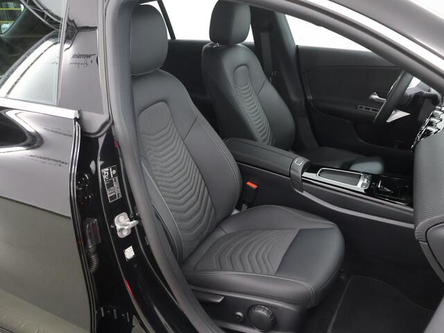 Mercedes-Benz CLA-KLASSE Shooting Brake 250e Star Edition | Navigatie | Parkeerassistent PARKTRONIC | EASY PACK achterklep | USB pakket plus | Stoelverwarming
