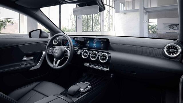 Mercedes-Benz CLA-KLASSE 180 Luxury Line | Distronic | Apple Carplay | Stoelverwarming | Widescreen |