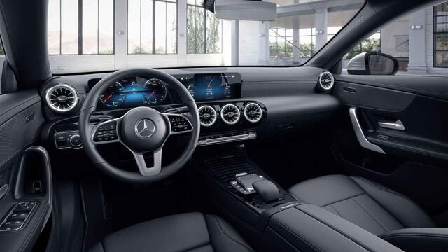 Mercedes-Benz CLA-KLASSE 180 Luxury Line | Distronic | Apple Carplay | Stoelverwarming | Widescreen |