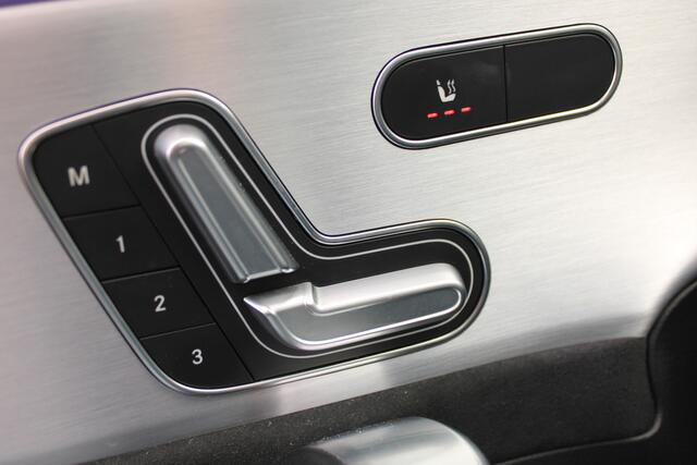 Mercedes-Benz CLA-KLASSE Shooting Brake 180 AUT7 AMG PANORAMADAK MEMORY CARPLAY SFEER TREKHAAK