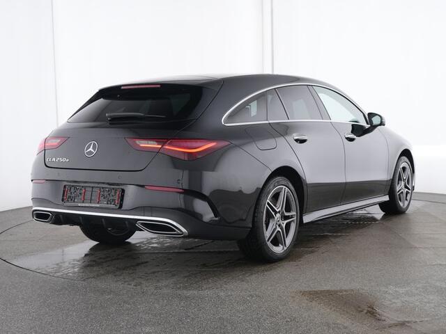 Mercedes-Benz CLA-KLASSE Shooting Brake 250 e AMG Plug-In Hybride Edition AMG Line | Panorama Schuiif-Kanteldak | Burmester® | Memory Voorstoelen | MultiBeam Koplampen | Stoel en Stuurverwarming. Inclusief 24 maanden MB Certified garantie voor Europa.