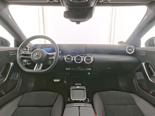 Mercedes-Benz CLA-KLASSE Shooting Brake 250 e AMG Plug-In Hybride Edition AMG Line | Panorama Schuif-Kanteldak | Trekhaak | Night Pakket | MultiBeam Koplampen | Stuur en Stoelverwaming. Inclusief 24 maanden MB Certified garantie voor Europa.
