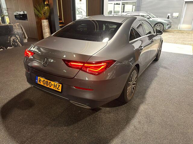 Mercedes-Benz CLA-KLASSE 180 Luxury Line stoelverwarming/Ambilight/Navi/Dealeronderhouden