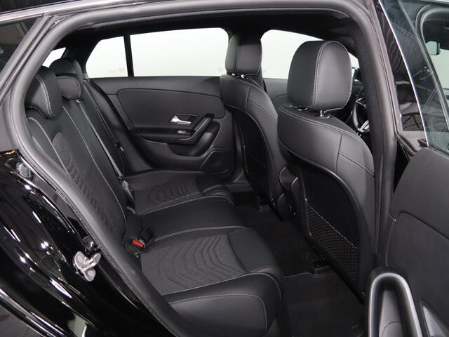 Mercedes-Benz CLA-KLASSE Shooting Brake 180 Star Edition LIMITED | Stoelverwarming | Achteruitrijcamera | LED koplampen | MBUX |