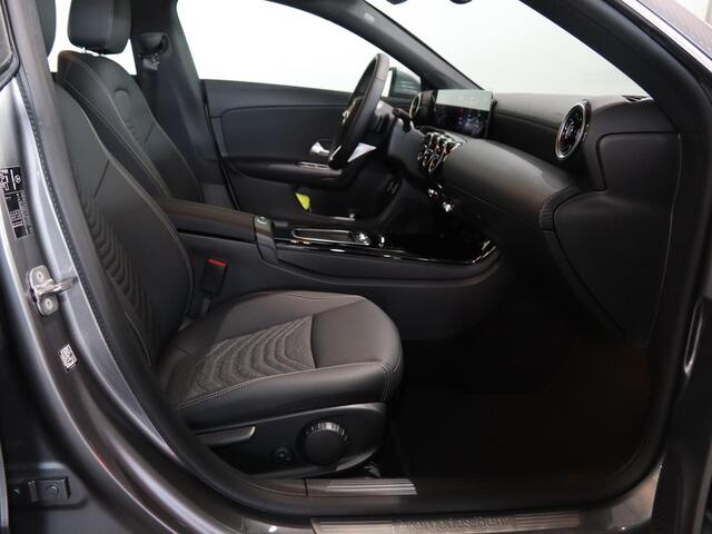 Mercedes-Benz CLA-KLASSE 180 Star Edition LIMITED | Stoelverwarming voor | Achteruitrijcamera | Led-koplampen