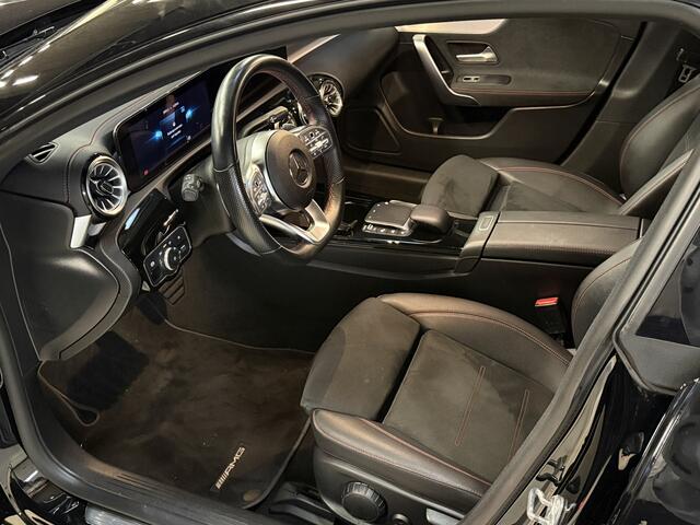 Mercedes-Benz CLA-KLASSE Shooting Brake 180 Business Solution AMG Automaat | Sfeerverlichting | Camera | Trekhaak | Full LED | Stoelverwarming | Navi
