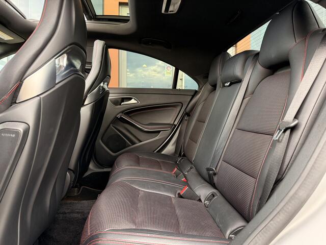 Mercedes-Benz CLA-KLASSE AMG 45 4MATIC MATGRIJS | Leder | Pano | Schaalstoelen | Harman / Kardon | Apple Carplay | Achteruitrijcamera
