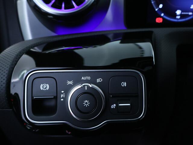 Mercedes-Benz CLA-KLASSE Shooting Brake 250 e Business Solution AMG Nightpakket | Panoramadak | Sfeerverlichting | Keyless Go | Parkeerpakket met Camera | LED | Inclusief 24 maanden Mercedes-Benz Certified garantie voor Europa.