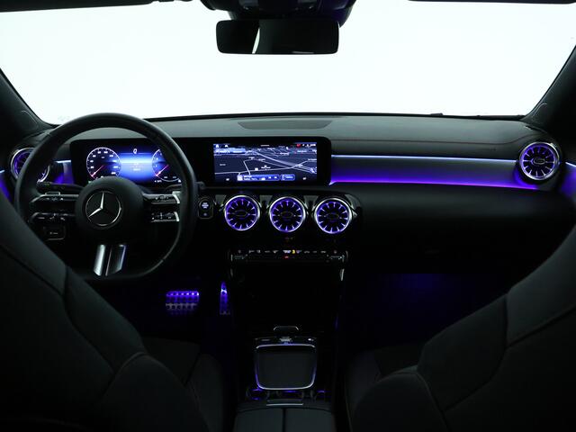 Mercedes-Benz CLA-KLASSE Shooting Brake 200 AMG Sportpakket | Keyless Go | Sfeerverlichting | Stoelverwarming | Apple CarPlay | Stoelverwarming | Inclusief 24 maanden Mercedes-Benz Certified garantie voor Europa.