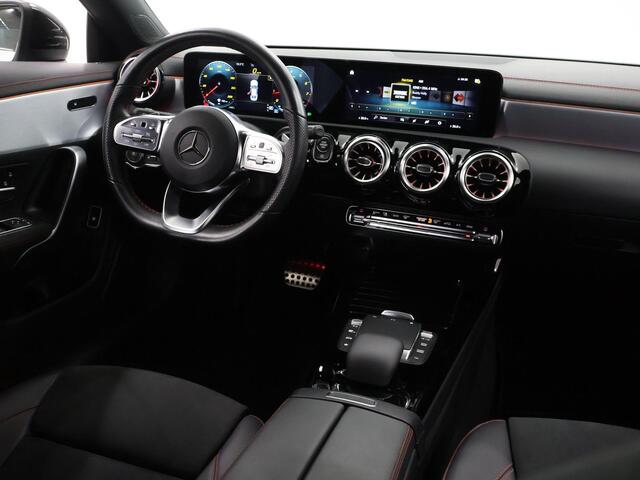 Mercedes-Benz CLA-KLASSE 180 Business Solution AMG | Night | Trekhaak | Stoelverwarming | Widescreen | Achteruitrijcamera |