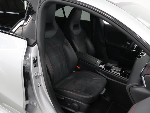 Mercedes-Benz CLA-KLASSE 180 Business Solution AMG | Night | Trekhaak | Stoelverwarming | Widescreen | Achteruitrijcamera |