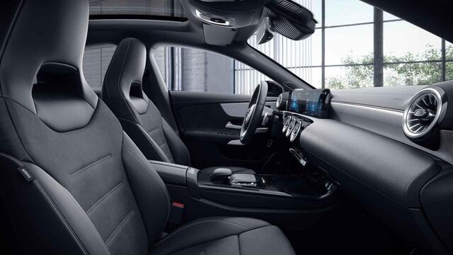 Mercedes-Benz CLA-KLASSE 250 e Premium | Panoramadak | Burmester | Night | Widescreen | 19" lichtmetalen velgen | Stoelverwarming |