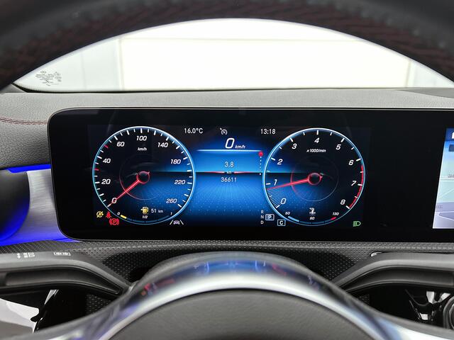 Mercedes-Benz CLA-KLASSE 180 Business Solution AMG Panoramadak | Lichtmetalen velgen 5 spaaks |BMUX wide screen\ Naviagtie | parking support met camera achter | Inclusief 24 maanden MB Certified garantie voor Europa.