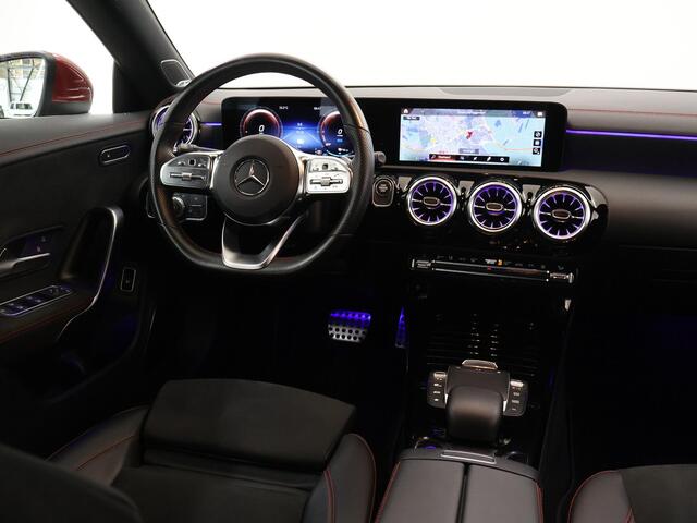 Mercedes-Benz CLA-KLASSE Shooting Brake 250 e AMG | Burmester 3D | Rij assistentie pakket | Easy Pack achterklep | Donker getint glas | Sfeerverlichting | Apple Carplay
