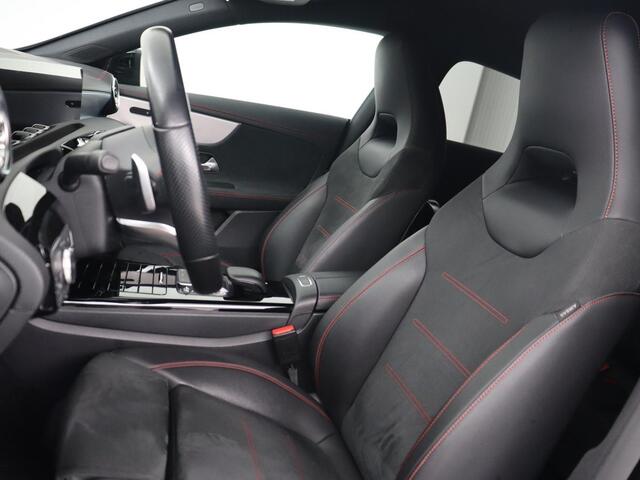 Mercedes-Benz CLA-KLASSE 200 AMG | Stoelverwarming | Camera | Leder/Alcantara | Sfeerverlichting | Park Assist | Full LED | Navigatie | Widescreen | Climate control | Bluetooth | Cruise control
