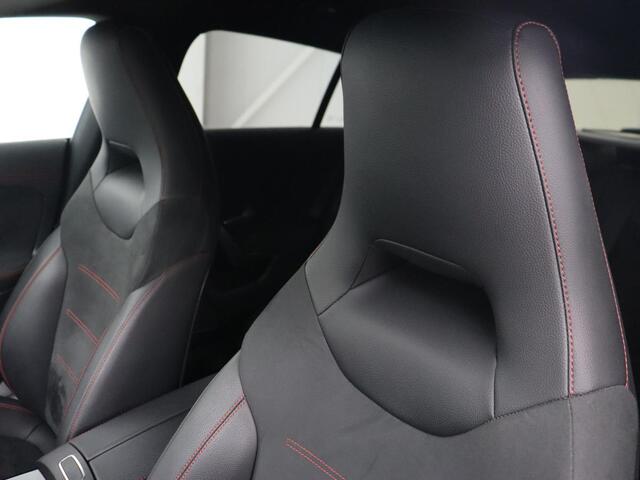 Mercedes-Benz CLA-KLASSE 200 AMG | Stoelverwarming | Camera | Leder/Alcantara | Sfeerverlichting | Park Assist | Full LED | Navigatie | Widescreen | Climate control | Bluetooth | Cruise control