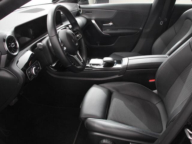 Mercedes-Benz CLA-KLASSE Shooting Brake 250 e PHEV Progesive Automaat Navigatie Climate Control Camera Electrisch bedienbare achterklep verwarmbare voorstoelen Adaptive Cruise Control | Dab