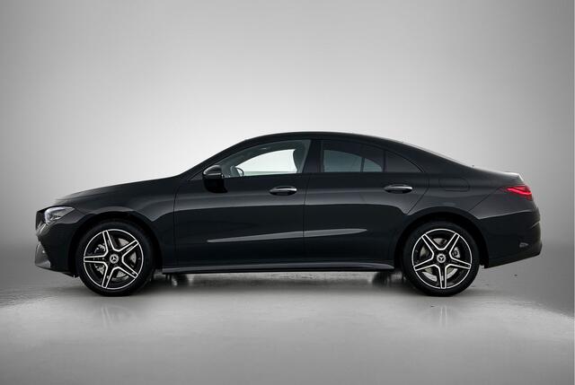 Mercedes-Benz CLA-KLASSE 250 e Business Solution AMG | Nightpakket | Dodehoekassistent | Smartphone integratie | Multibeam LED | Panoramaschuifdak | Stoelverwarming voor | KEYLESS GO |