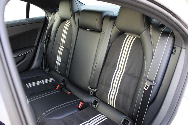 Mercedes-Benz CLA-KLASSE 180 AMG Pano | Distronic | Memory | Camera | Carplay | White Art Edition | 1e Eigenaar | Dealer Onderhouden