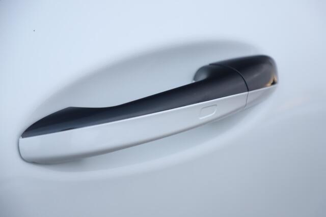 Mercedes-Benz CLA-KLASSE 200 Business Solution AMG Night 164PK Automaat Panoramadak Sfeerverlichting Widescreen 18 inch Navigatie Carplay Camera Full LED Stoelverwarming