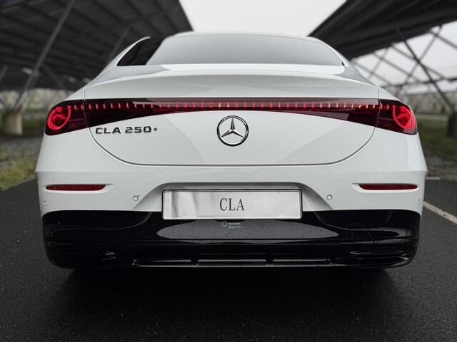 Mercedes-Benz CLA-KLASSE 250+ Launch Edition 85 kWh | Night | Panoramadak | Trekhaak | Stoelverwarming | DISTRONIC | Achteruitrijcamera | Dodehoekassistent |