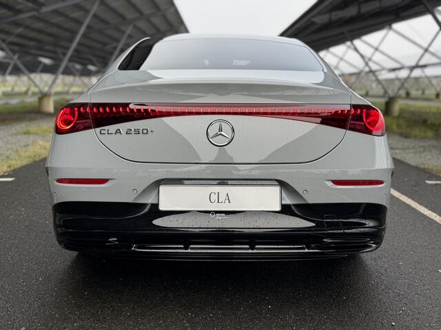 Mercedes-Benz CLA-KLASSE 250+ Launch Edition 85 kWh | Night | Panoramadak | Stoelverwarming | DISTRONIC | Achteruitrijcamera | Dodehoekassistent |