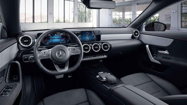 Mercedes-Benz CLA-KLASSE 180 Business Solution AMG | Night | Panoramadak | Widescreen | Parkeercamera |