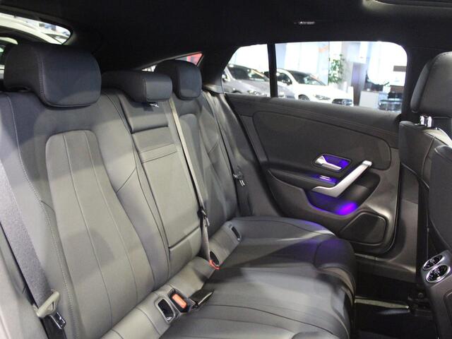 Mercedes-Benz CLA-KLASSE Shooting Brake 200 Luxury Line Panorama dak