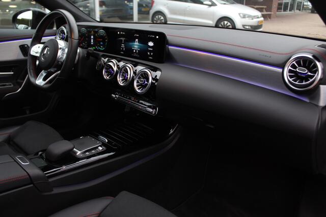 Mercedes-Benz CLA-KLASSE Shooting Brake 200 Business Solution AMG / Trekhaak / Panoramadak / Camera / Memory seats / Keyless / 18'' / Sfeerverlichting / Matrix LED / Navigatie / Stoelverwarming / Cruise Control