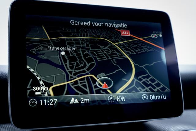 Mercedes-Benz CLA-KLASSE Shooting Brake 180 Business Solution | LED | Sportstoelen | Navi | PDC | Stoelverwarming