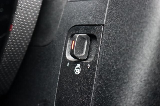 Mercedes-Benz CLA-KLASSE Shooting Brake 250 e AMG Line | Facelift | Distronic | Surround Camera | Verwarmd Stuurwiel | Keyless Go | Sfeerverlichting | Apple Carplay/Android Auto | Multibeam LED |