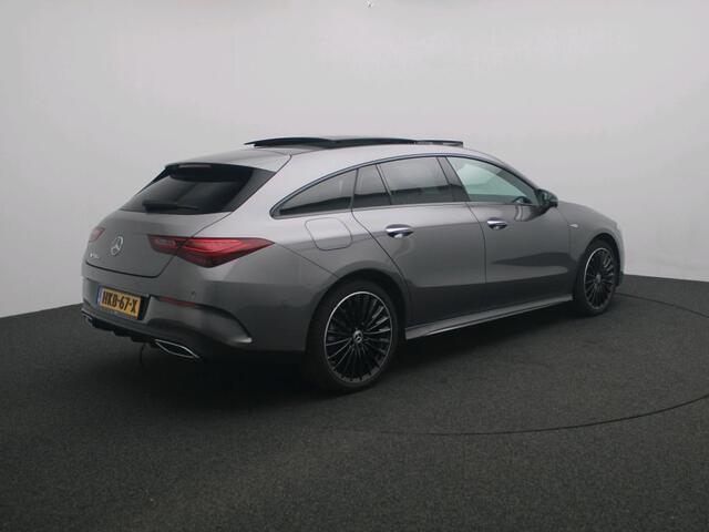 Mercedes-Benz CLA-KLASSE Shooting Brake 250 e AMG Nightpakket Plug-In Hybride | Panoramadak | Memory | Head Up display | 360° Camera | Dode Hoek Ass | Sfeerverlichting | Keyless Go | Inclusief 24 maanden Mercedes-Benz Certified garantie voor Europa.
