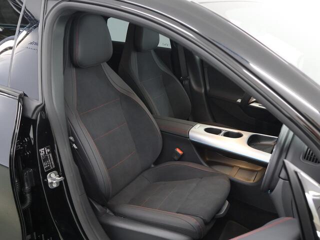 Mercedes-Benz CLA-KLASSE 250+ Launch Edition 85 kWh | Night | Panoramadak | Stoelverwarming | DISTRONIC | Achteruitrijcamera | Dodehoekassistent |