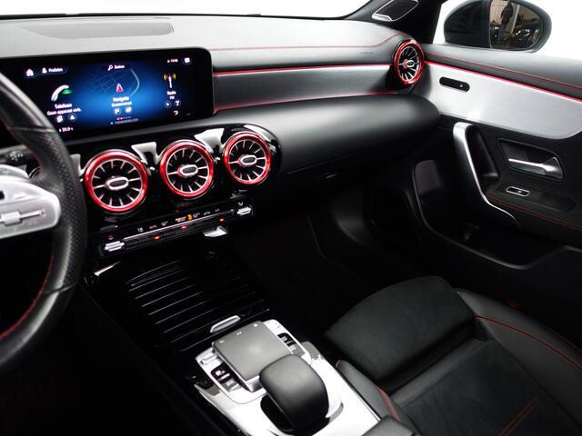 Mercedes-Benz CLA-KLASSE 220 4MATIC AMG Premium Plus Aut- Burmester Surround, Panoramadak, Carplay, Android Auto, Sfeerverlichting, Camera