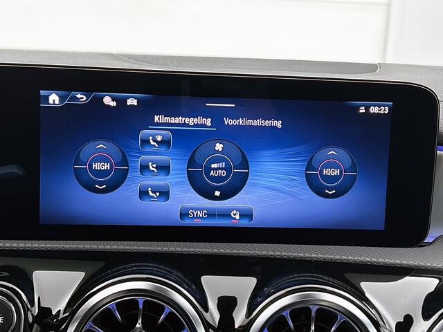 Mercedes-Benz CLA-KLASSE 250 e Business Solution AMG | AMG Line Plus pakket | Trekhaak | Panoramaschuifdak | Head-up display | Memorypakket | Smartphone integratie | Advanced sound system | 360°-camera | 19 inch AMG velgen |