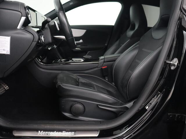 Mercedes-Benz CLA-KLASSE 250e AMG Line | Stoelverwarming | Carplay | Trekhaak | Leder/Alcantara | Navigatie | Full LED | Park Assist | Sfeerverlichting | Climate control | Cruise control | PHEV | Plug In