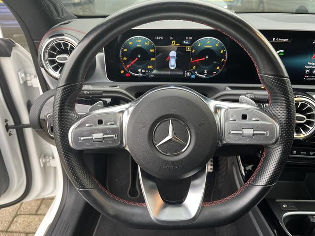 Mercedes-Benz CLA-KLASSE 200 Premium Plus AMG / Schuif-kantel / Camera / Led / Carplay